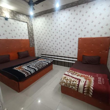Yamnotri Dham Hotell Vrindāvan Exteriör bild