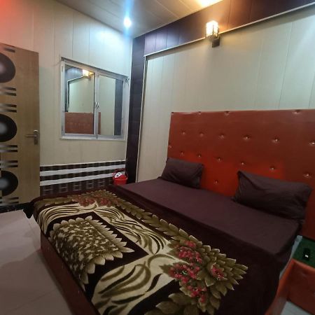 Yamnotri Dham Hotell Vrindāvan Exteriör bild
