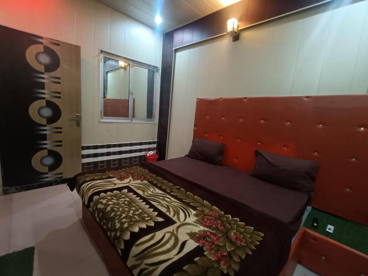 Yamnotri Dham Hotell Vrindāvan Exteriör bild