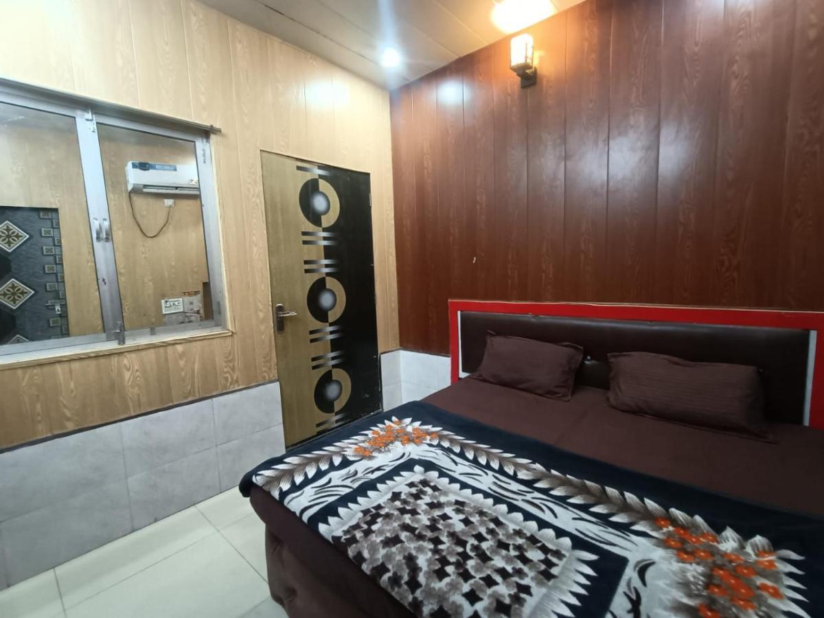 Yamnotri Dham Hotell Vrindāvan Exteriör bild