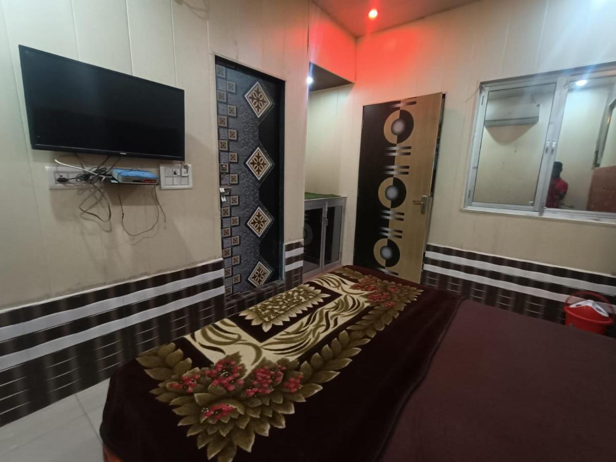 Yamnotri Dham Hotell Vrindāvan Exteriör bild