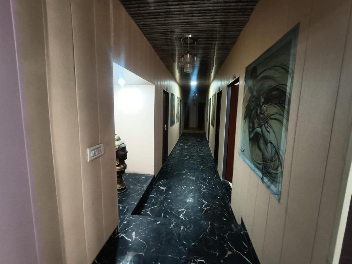 Yamnotri Dham Hotell Vrindāvan Exteriör bild