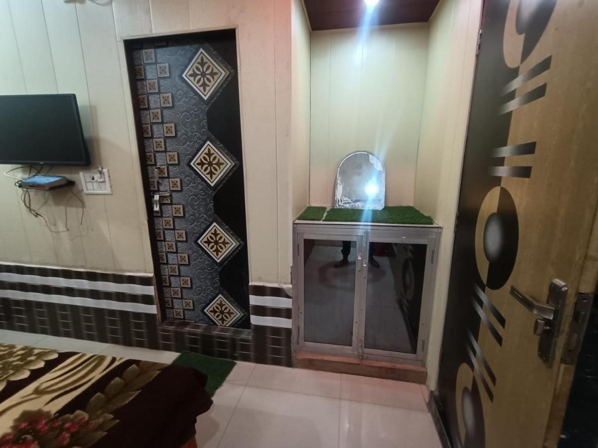 Yamnotri Dham Hotell Vrindāvan Exteriör bild