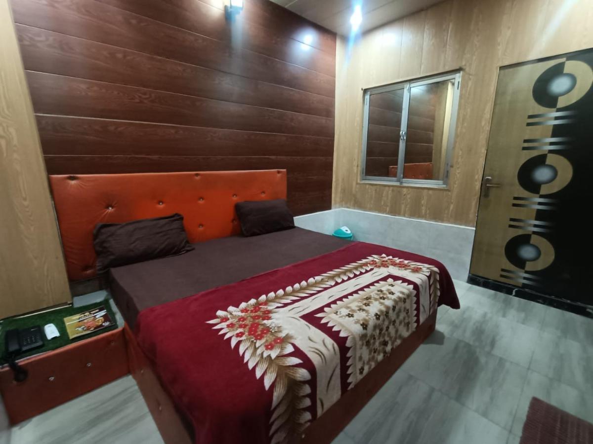 Yamnotri Dham Hotell Vrindāvan Exteriör bild