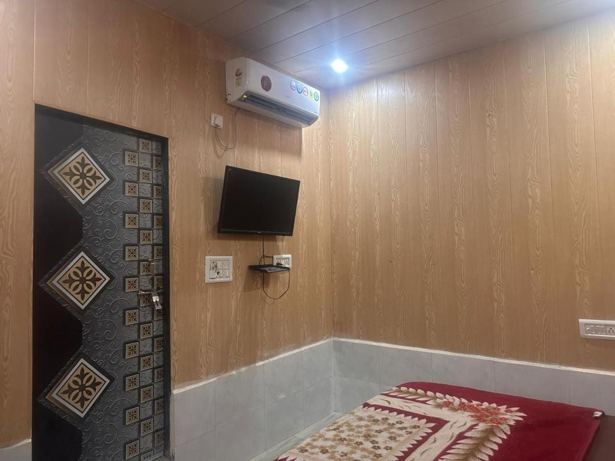 Yamnotri Dham Hotell Vrindāvan Exteriör bild