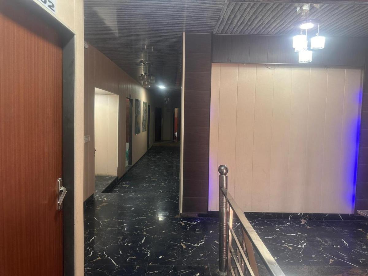 Yamnotri Dham Hotell Vrindāvan Exteriör bild