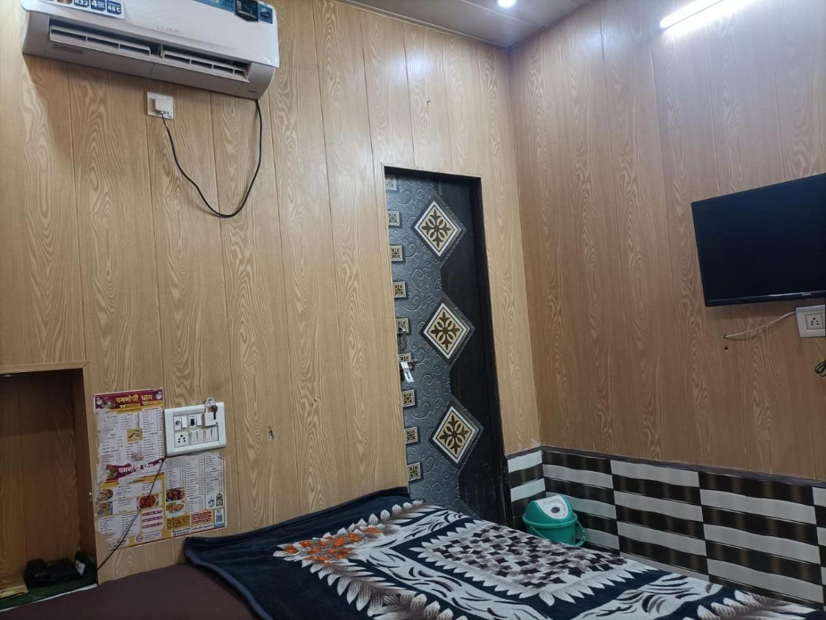 Yamnotri Dham Hotell Vrindāvan Exteriör bild
