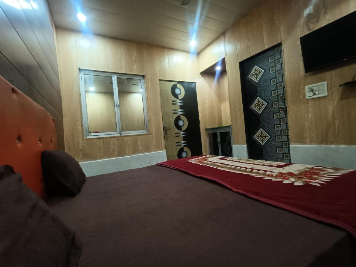 Yamnotri Dham Hotell Vrindāvan Exteriör bild