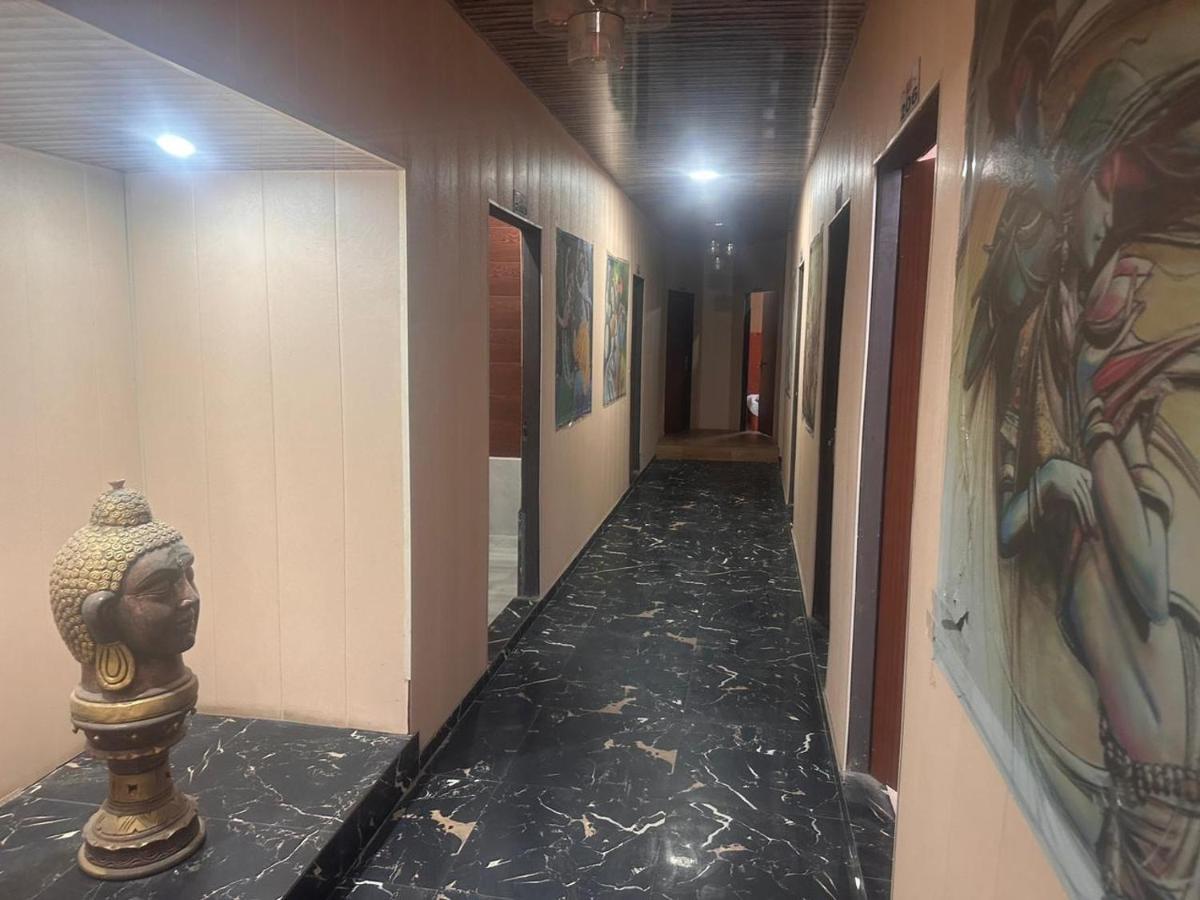 Yamnotri Dham Hotell Vrindāvan Exteriör bild