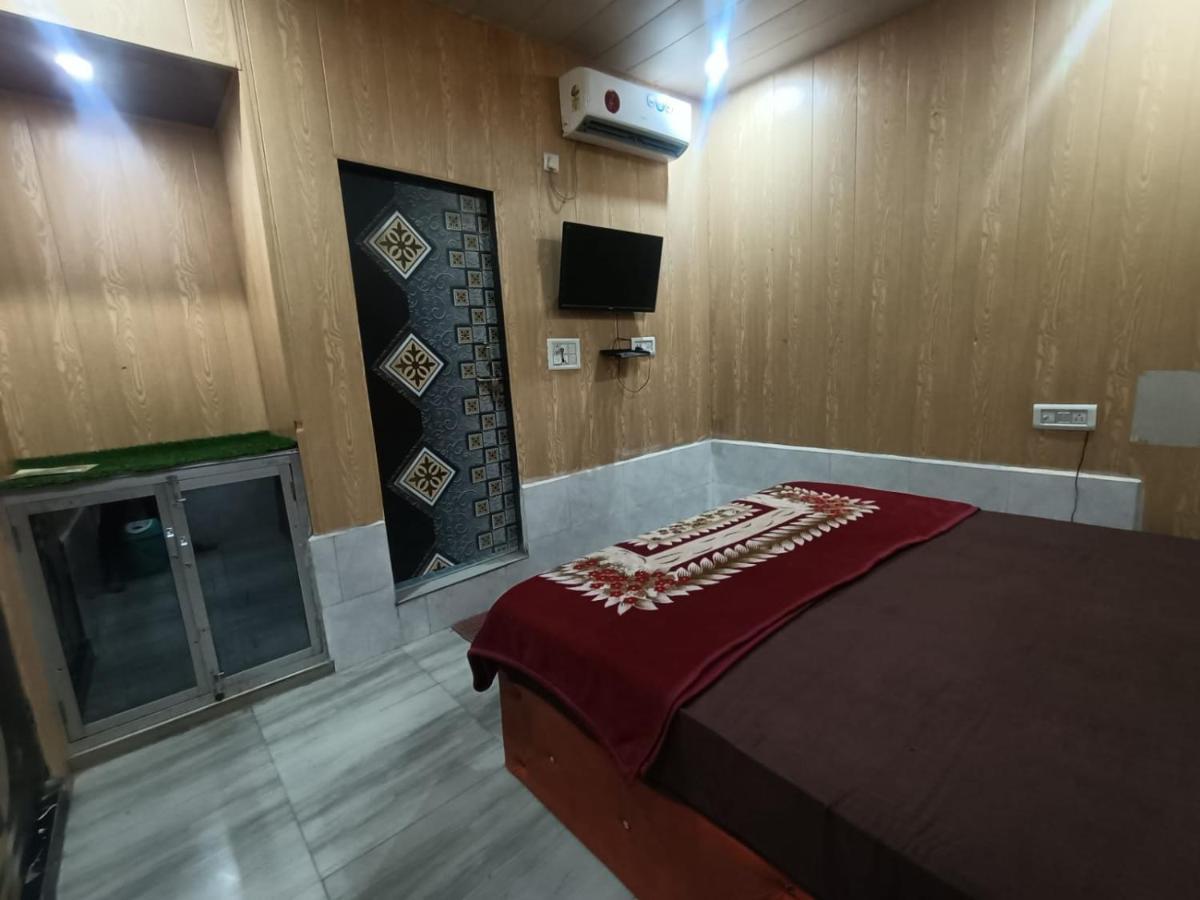 Yamnotri Dham Hotell Vrindāvan Exteriör bild