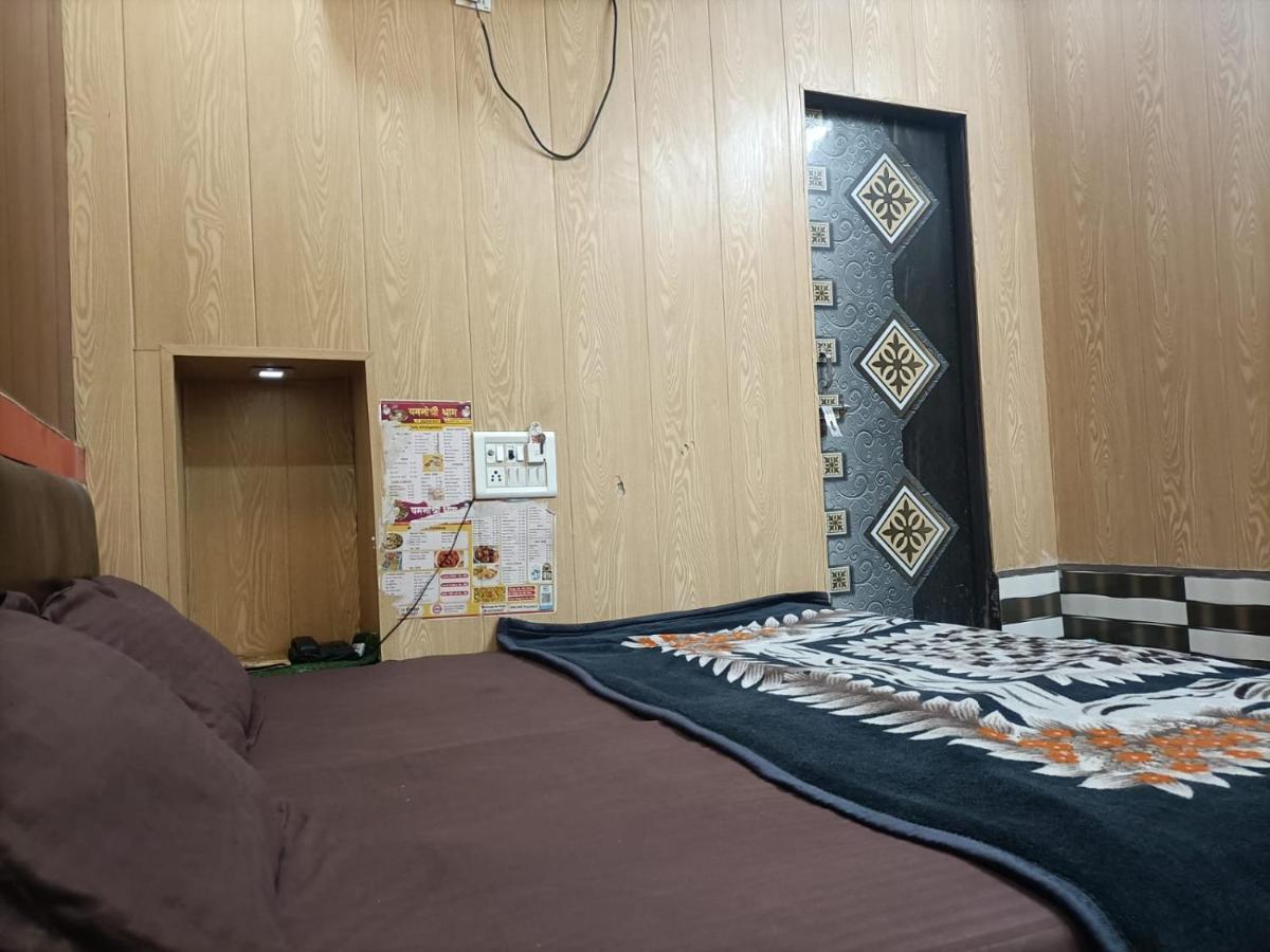 Yamnotri Dham Hotell Vrindāvan Exteriör bild