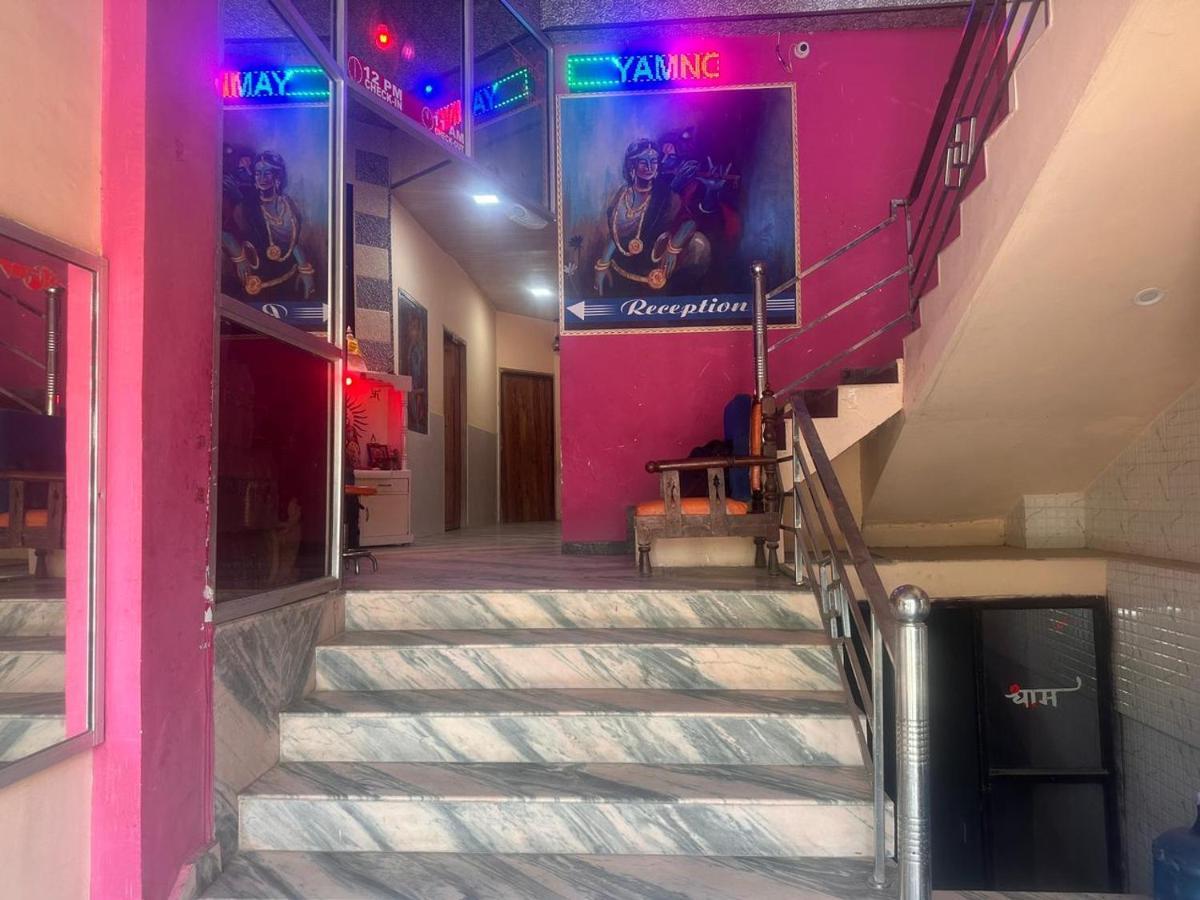 Yamnotri Dham Hotell Vrindāvan Exteriör bild